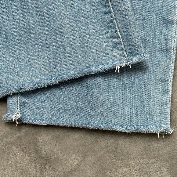 L’Agence Light Wash Denim Cropped Jeans Fading Whiskering Raw Hem 26 - Picture 5 of 9